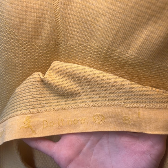 Lululemon active / running shirt - Picture 6 of 7